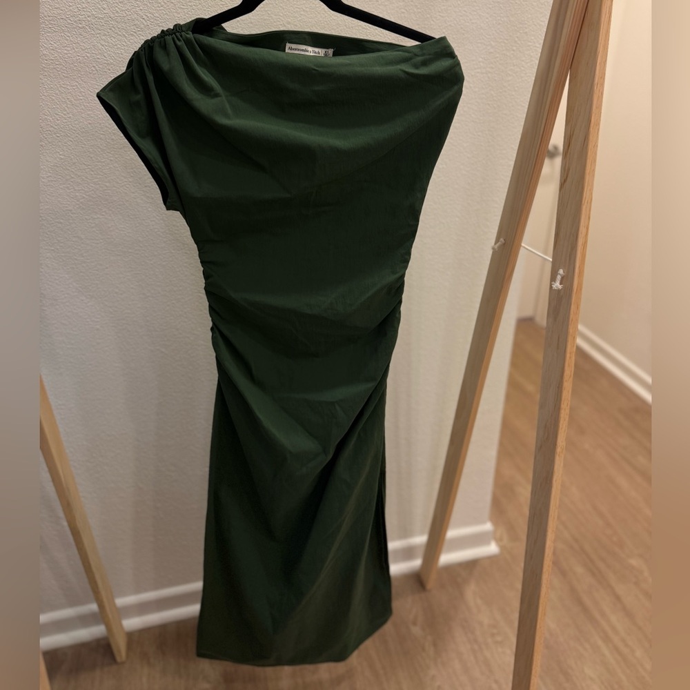 Abercrombie— Off-The-Shoulder Draped Midi Dress. Size XS. NWT. Originally $110